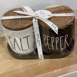 Rae Dunn Salt&Pepper Set